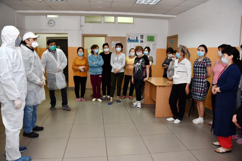 Рабочая группа под руководством Ержана Бабакумарова проверила условия проживания медработников