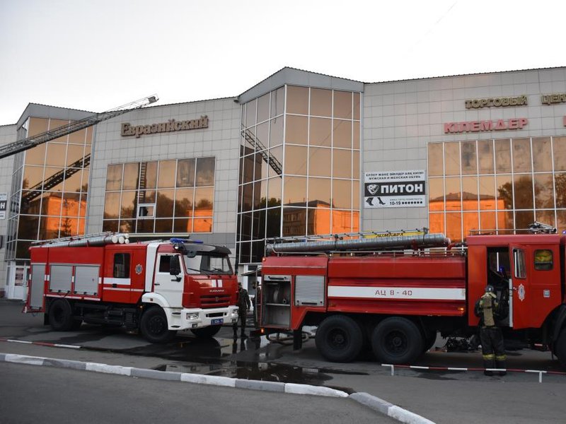 В Петропавловске загорелся торговый центр