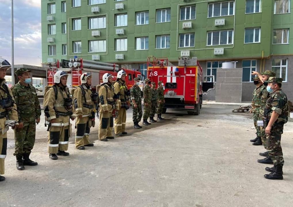 Пожарно-тактические учения провели в многоэтажных жилых домах Туркестана