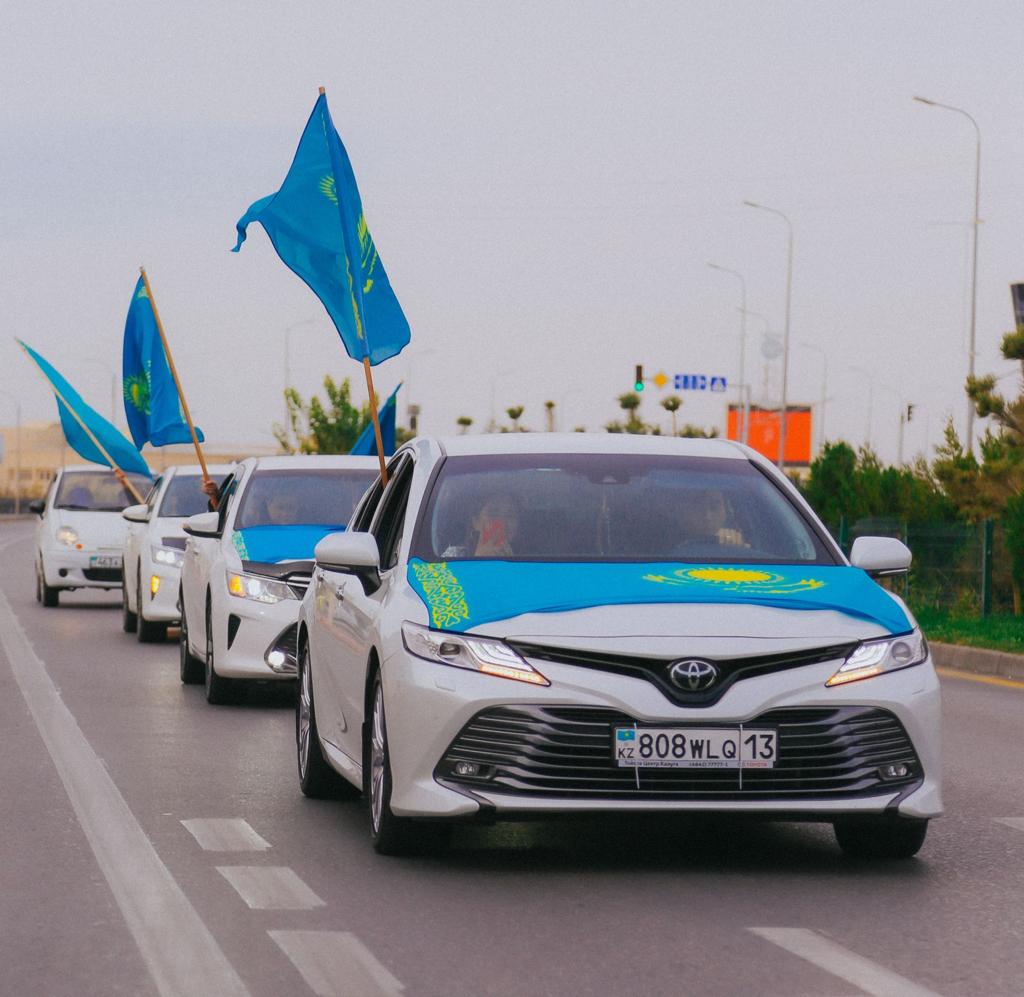 Туркестанская молодежь отметила возрождённый праздник страны – день Республики