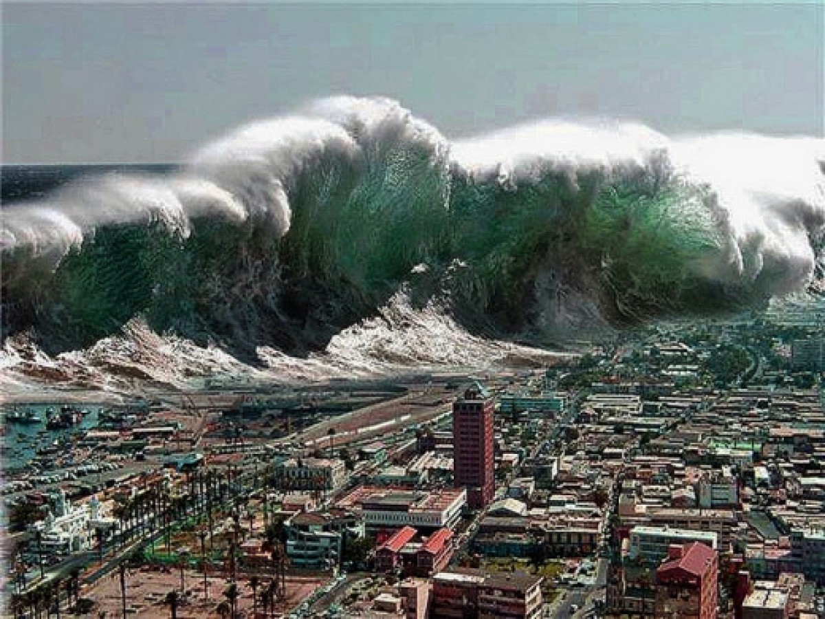 Идет эвакуация в Японии и Сахалине  из-за угрозы цунами после сильного землетрясения