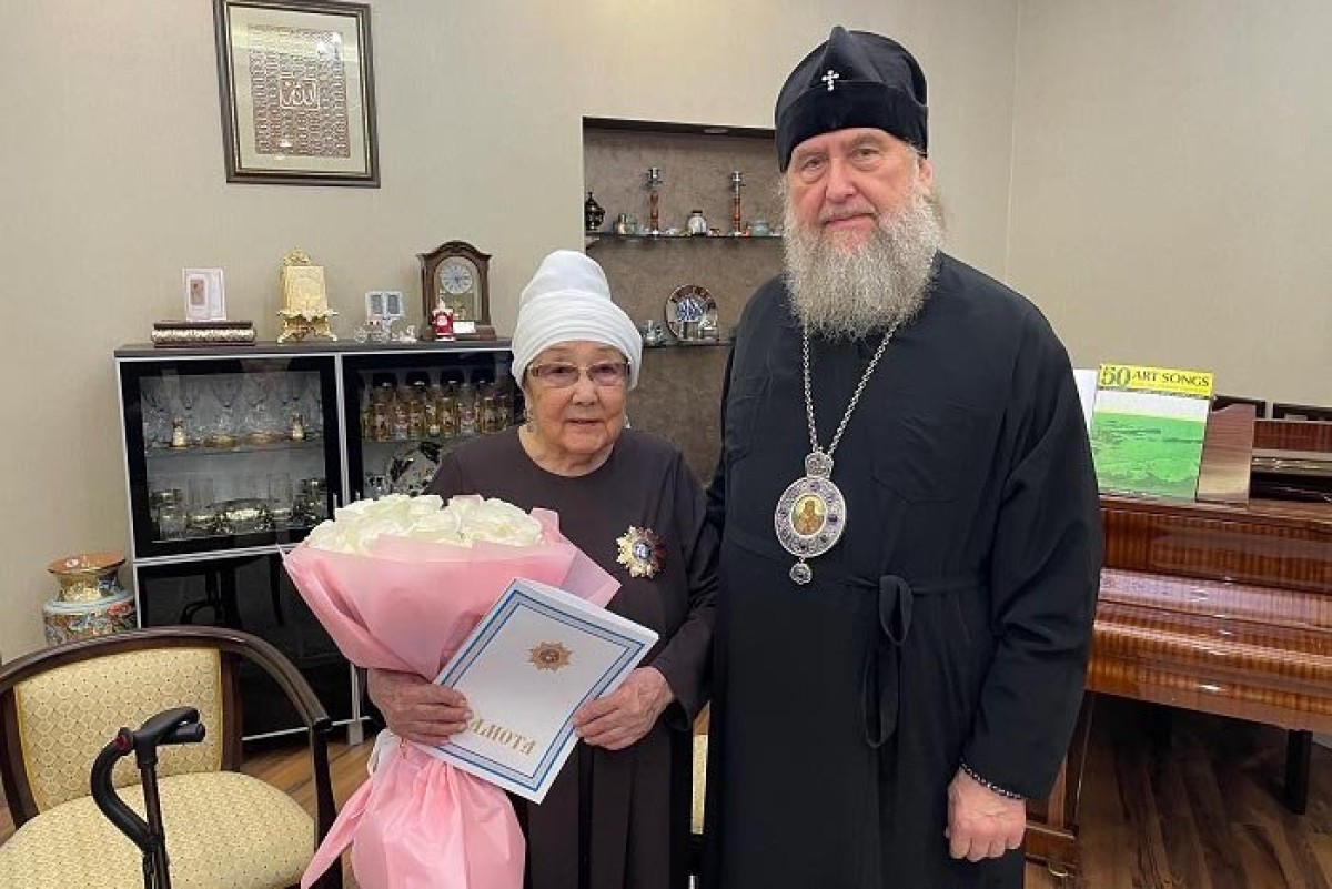 За какие услуги наградили Бибигуль Толегенову православным орденом?