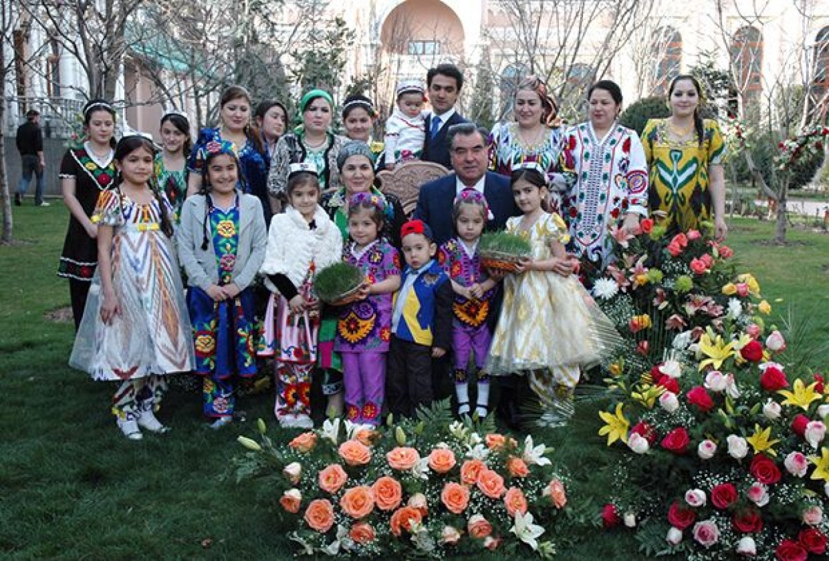 Кем работают дети бессменного президента Таджикистана?