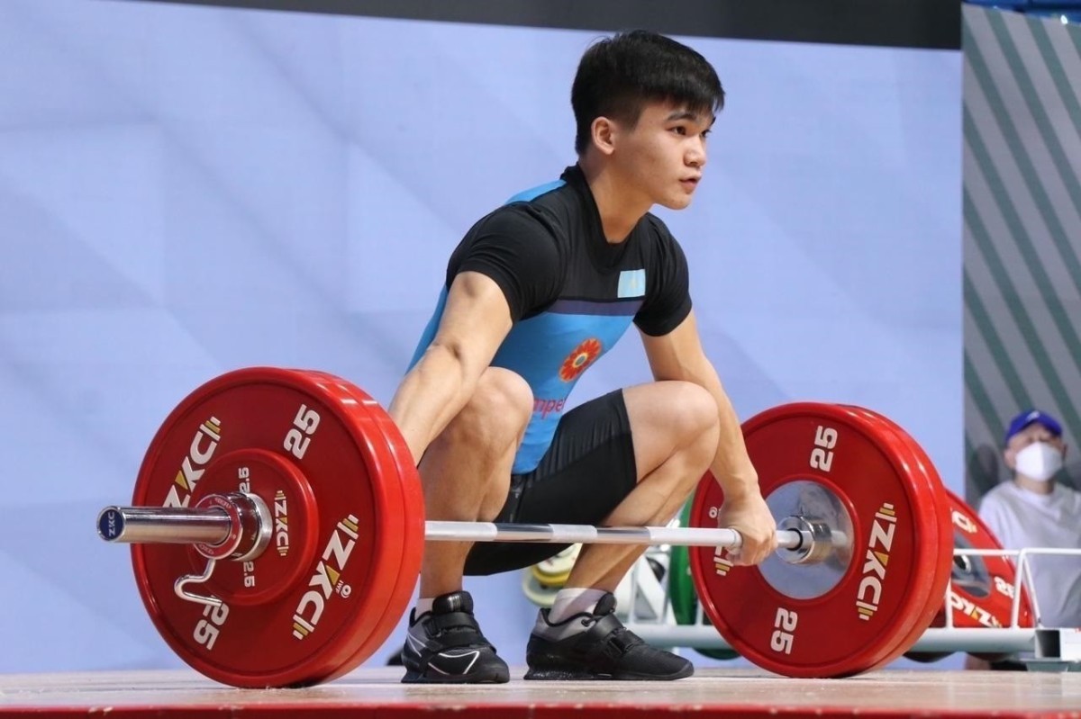 Казахстан завевал серебро по тяжелой атлетике