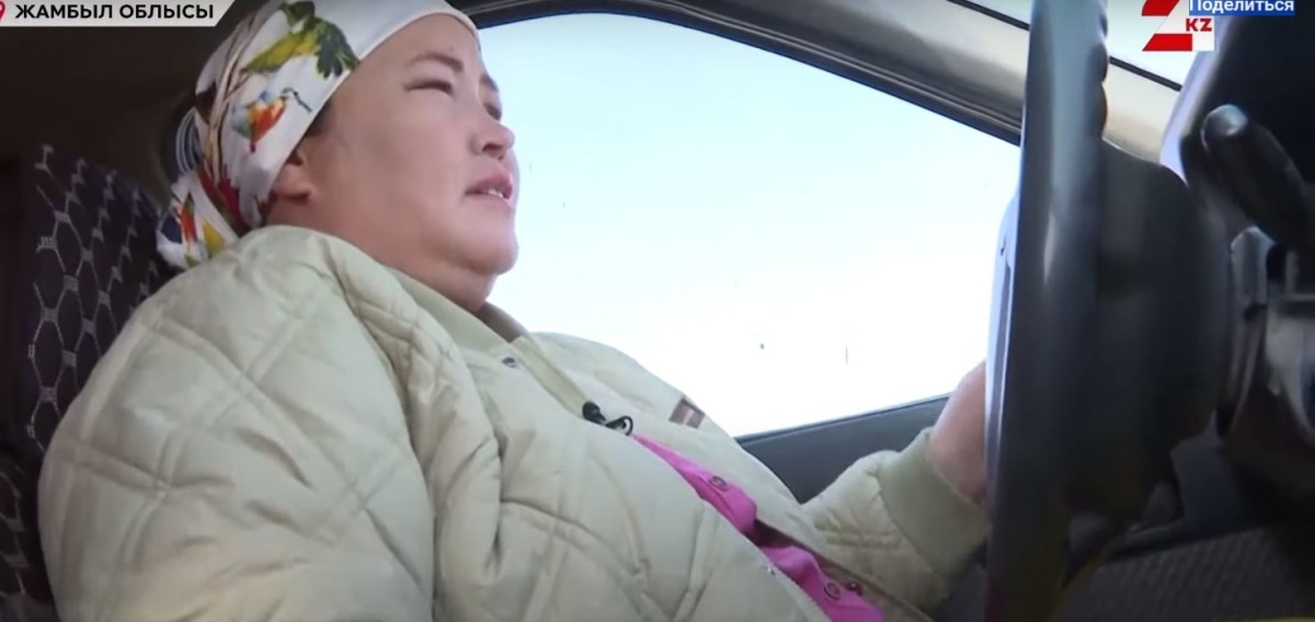 В Жамбылской области мать шестерых детей работает таксистом