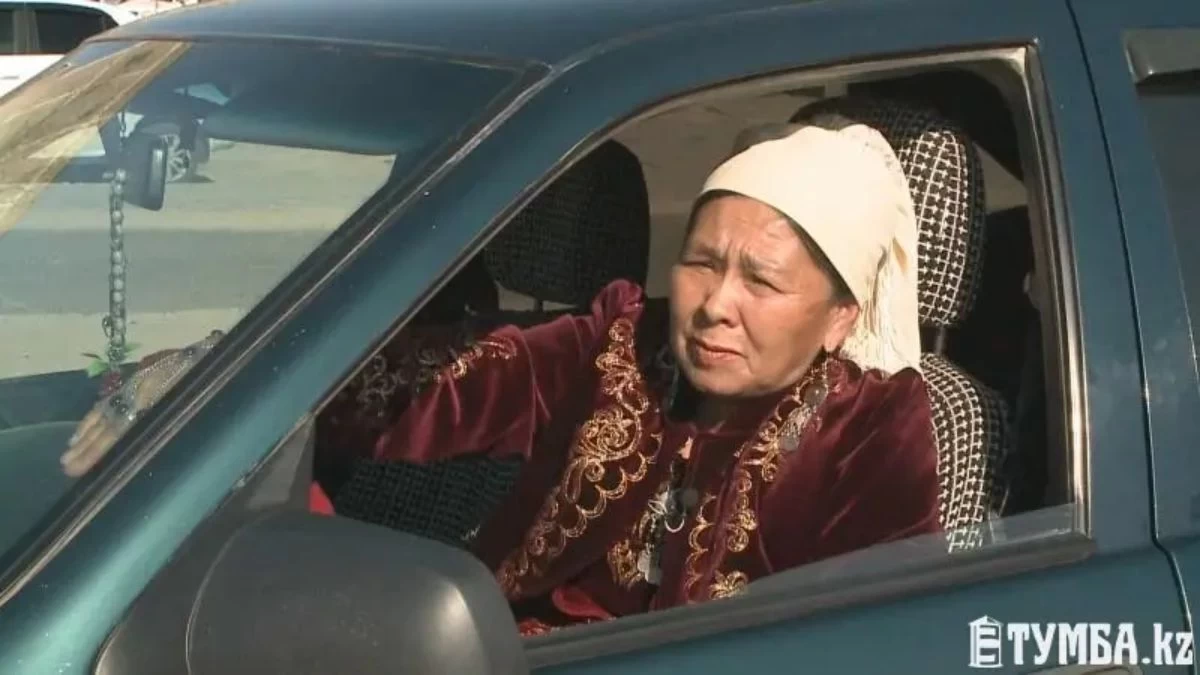 Женщина в 70 лет работает таксистом в Мангыстау