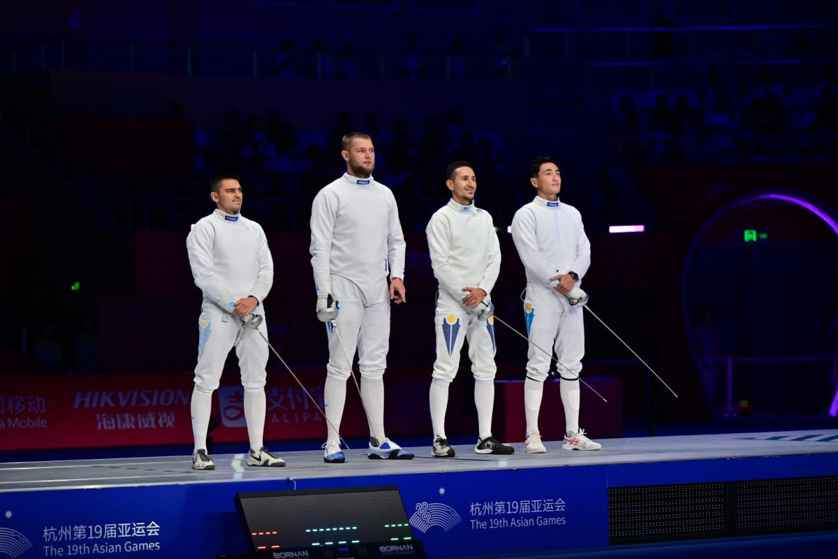 Молодцы! Мужская команда Казахстана по фехтованию проходит на Олимпиаду-2024