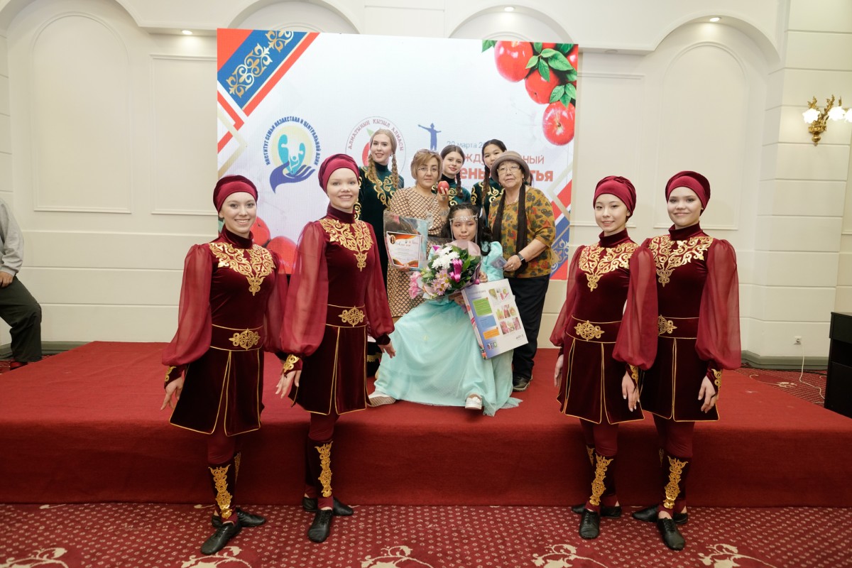 Яблочное вдохновение: Инклюзивный фестиваль для детей с ограниченными возможностями в Алматы