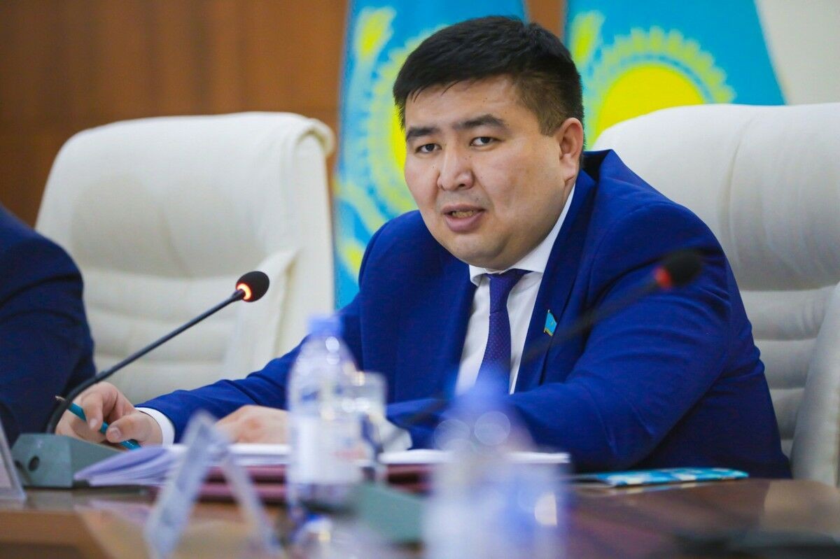 Депутат Бейсенбаев: Цены на мобильные тарифы растут месяцами, а не годами