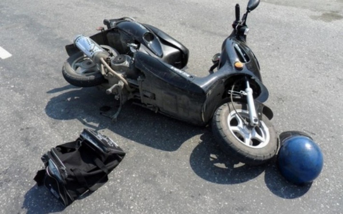 В Актобе школьников на скутере сбила машина