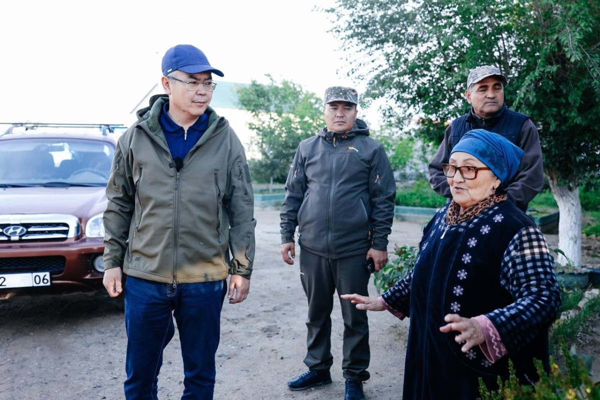 Серик Шапкенов после встречи с жителями г. Кульсары совершил объезд пострадавших домов