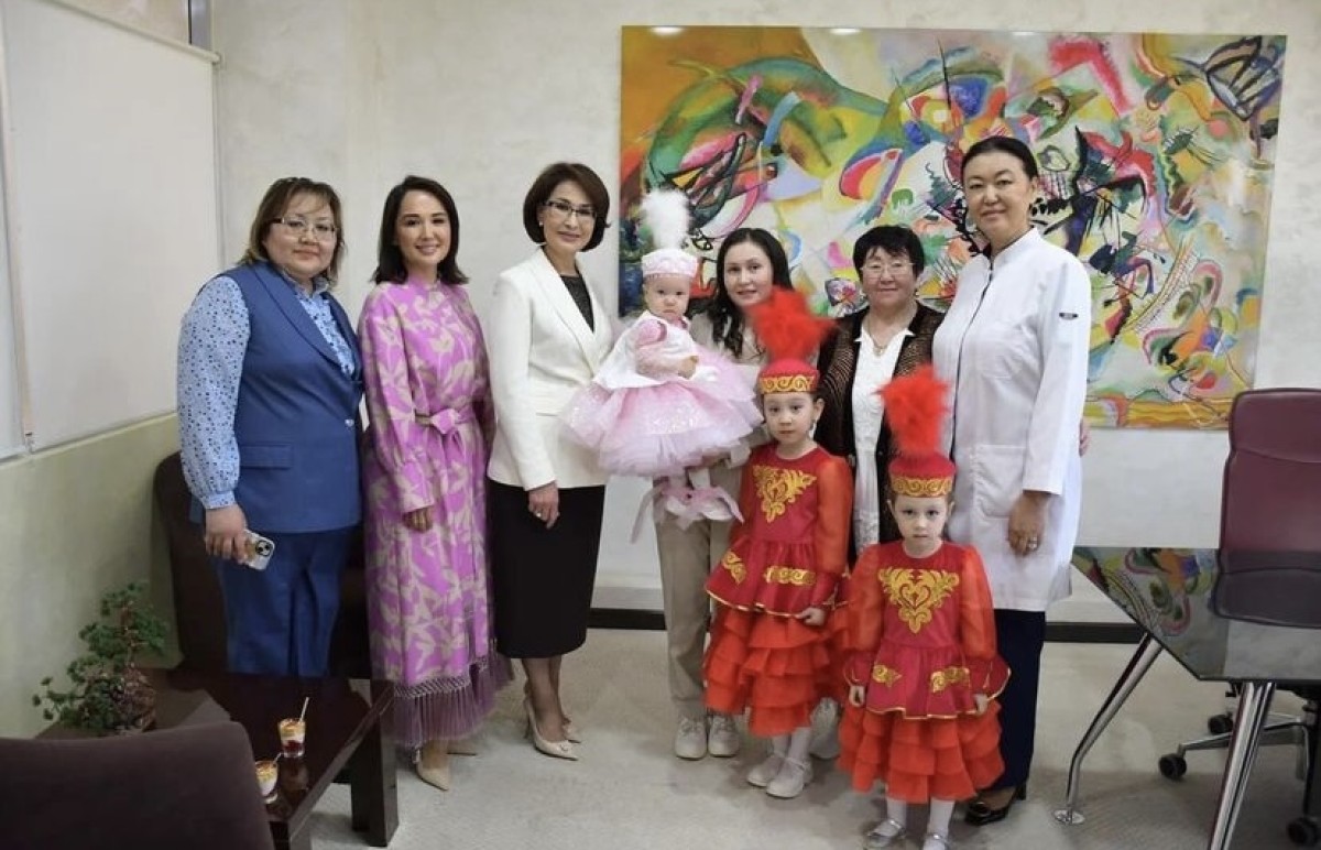 Астана, прошел фестиваль с участием более 100 малышей и семей