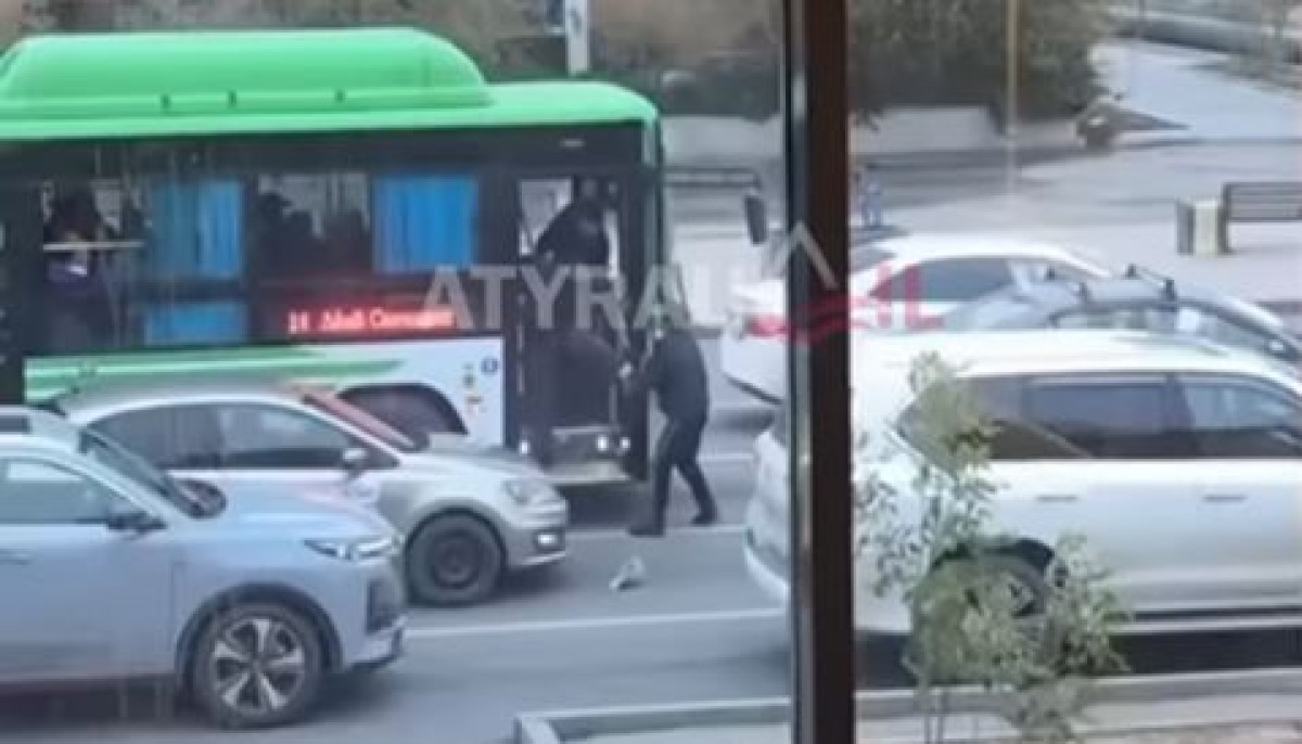 В Атырау мужчина напугал пассажиров автобуса (+ВИДЕО)