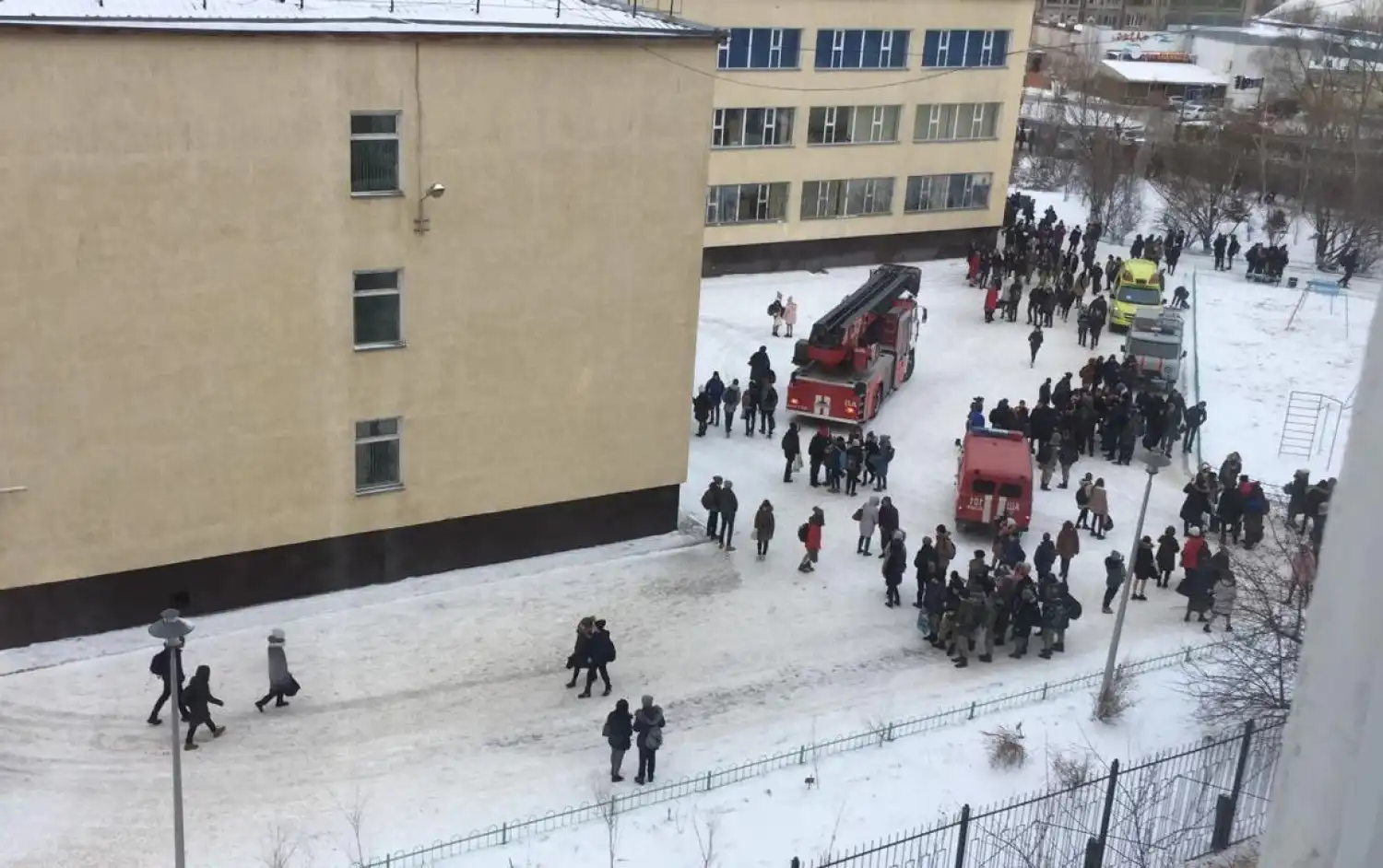 Ученикам семи школ запретили приходить в школу...