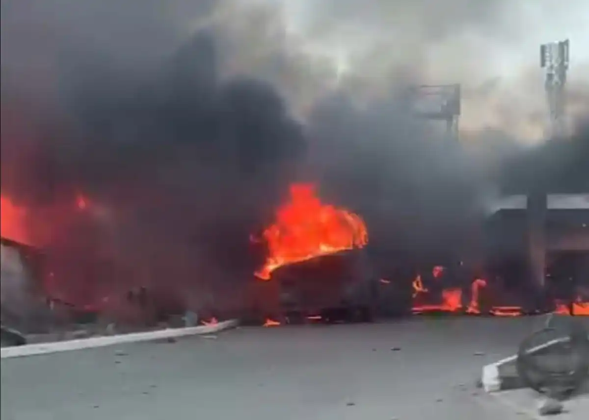 Двое человек погибли при взрыве на АЗС в Кульсары