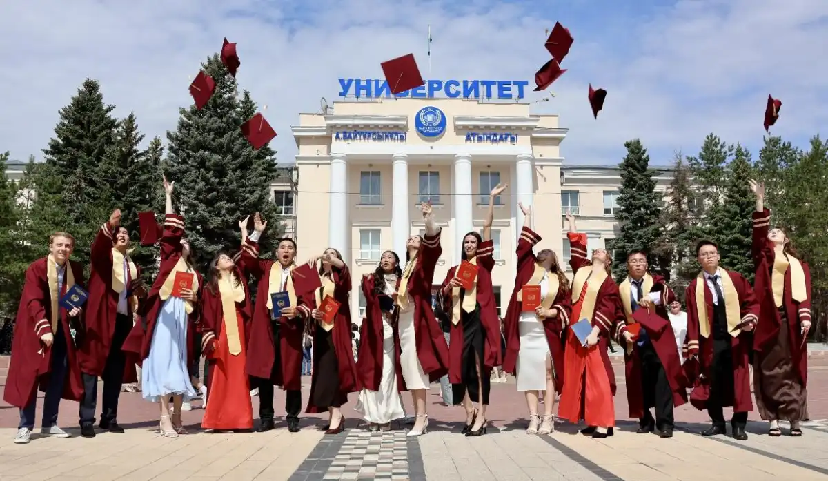 Впервые казахстанские выпускники получили совместный диплом с университетом Литвы