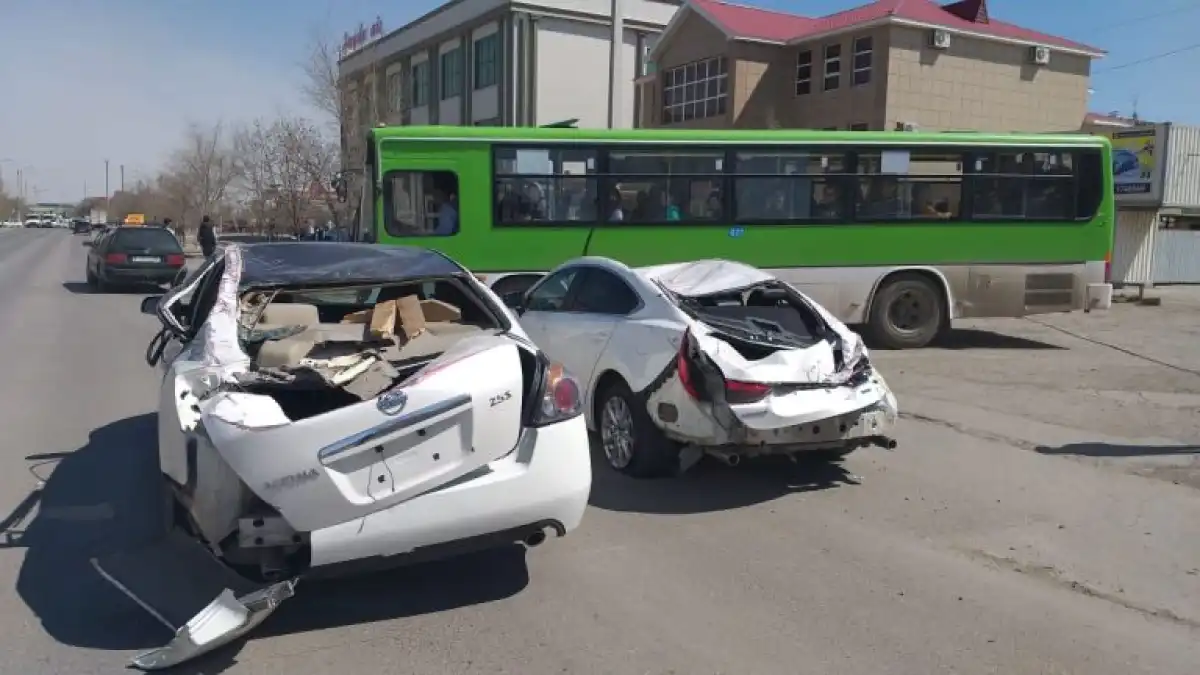 Автобус попал в ДТП: пострадали 23 человека