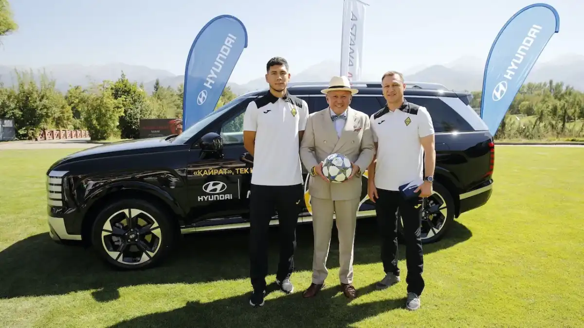 Нурлан Смагулов подарил Hyundai Palisade тренеру ФК “Кайрат“