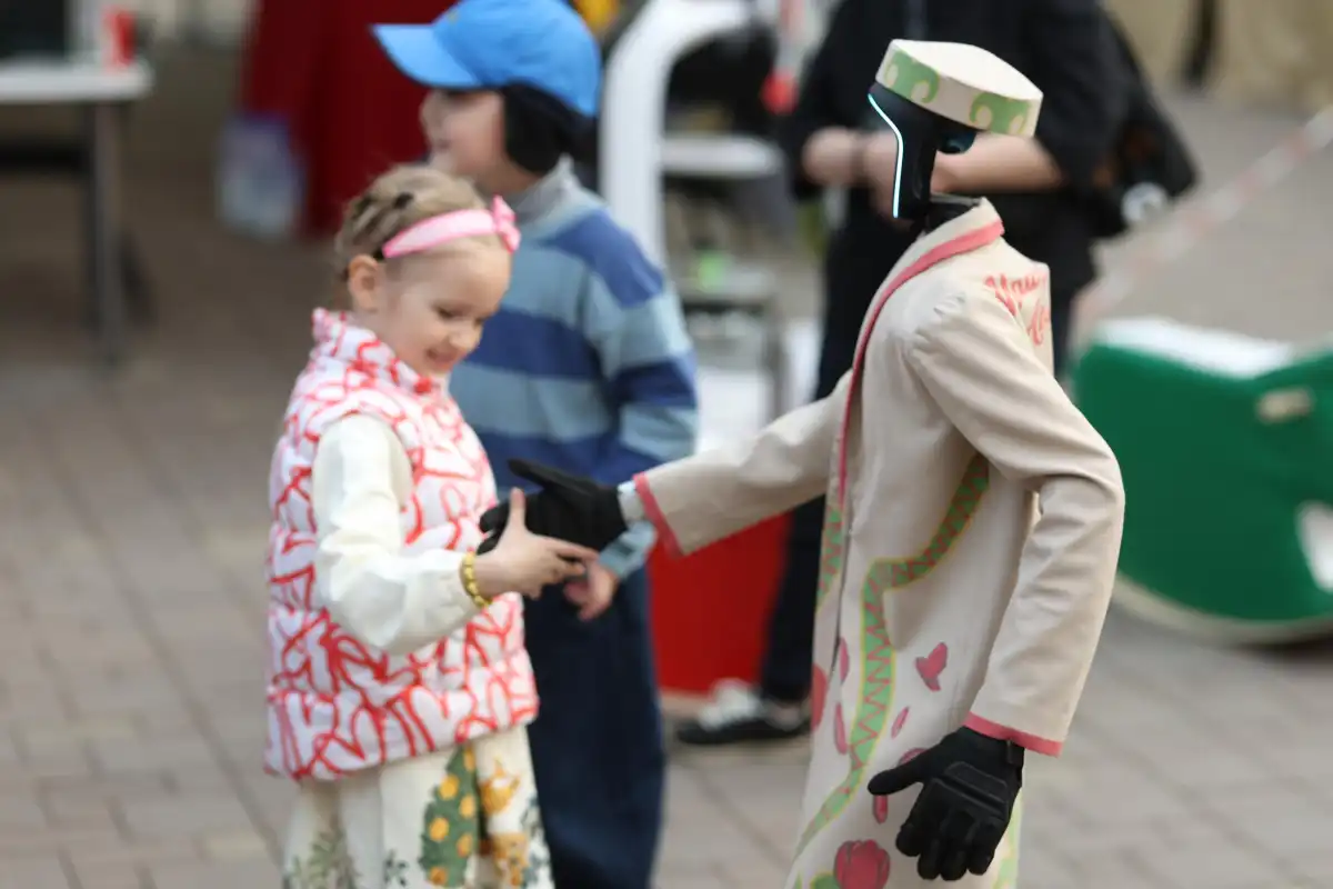 Digital Fest Almaty: роботы и технологии будущего на пешеходной улице Панфилова