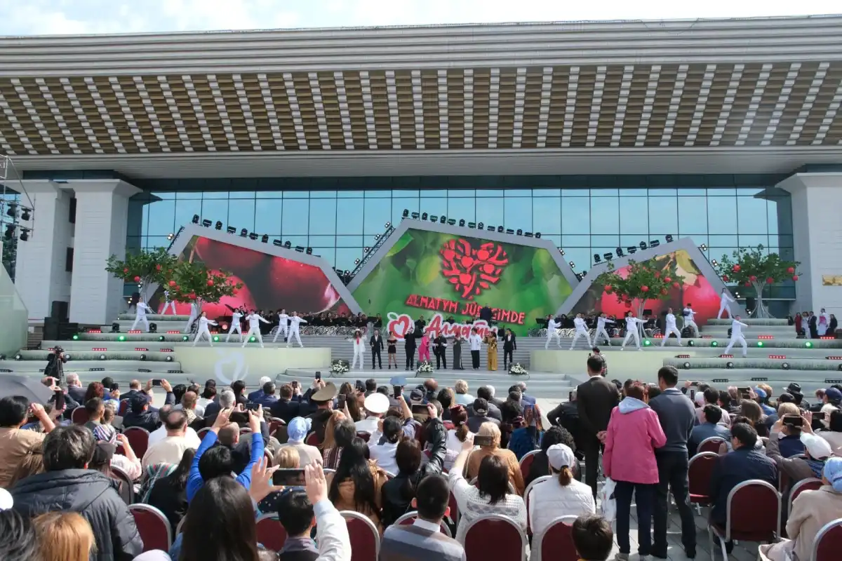 Alma Fest: более 100 тонн яблок, выступления суперзвезд