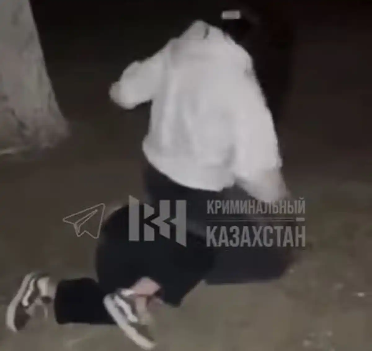 В Атырау драка студенток испугала жителей... (+ВИДЕО)