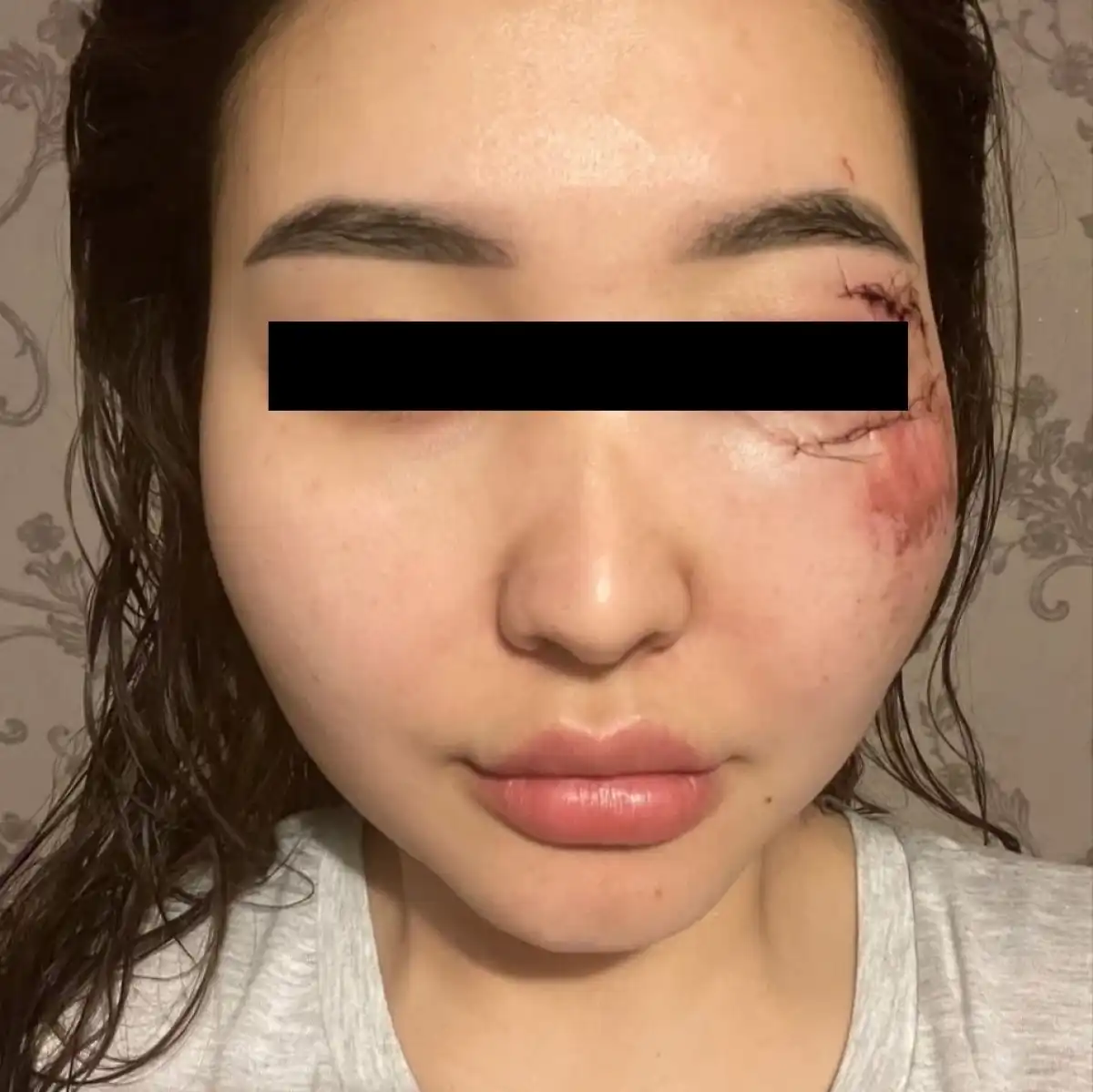 В Атырау блогера избили на кладбище...