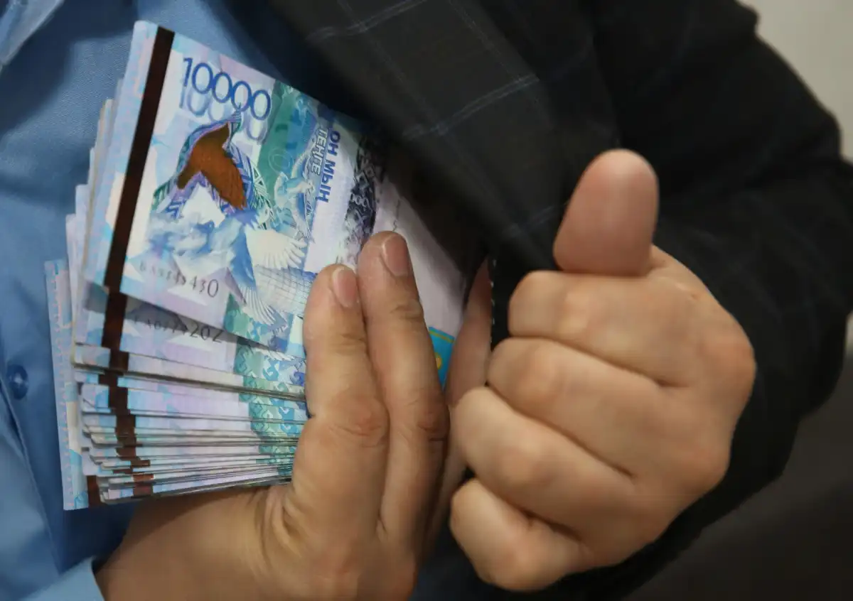 Миллион в месяц: кто в Казахстане зарабатывает больше всех?