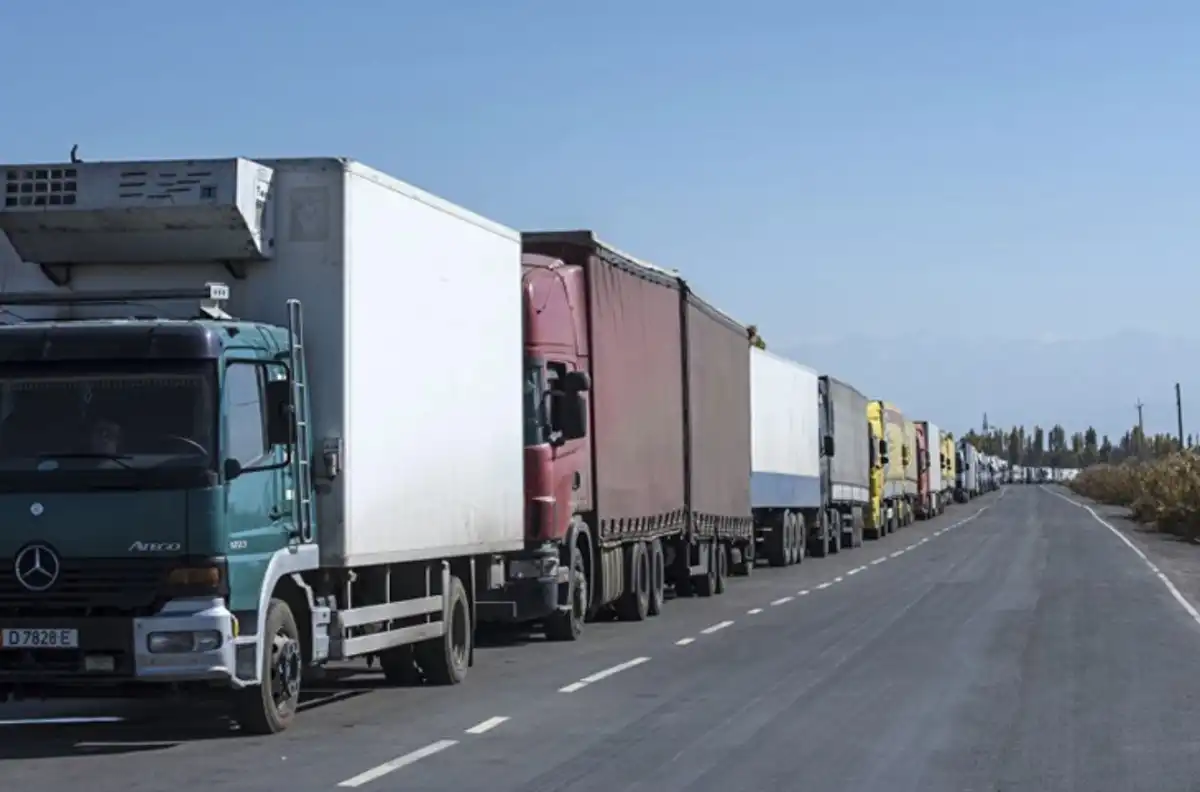 «13-тонная иллюзия»: депутат потребовал от Минтранса пересмотреть весовые лимиты на дорогах Казахстана