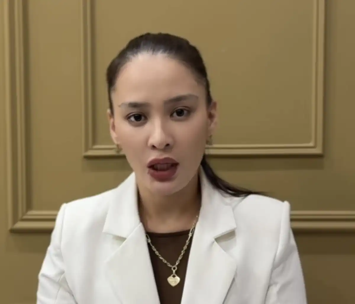 Певица Индира Елемес обратилась за помощью: «Меня хотят выселить из собственного дома вместе с детьми»(ВИДЕО)