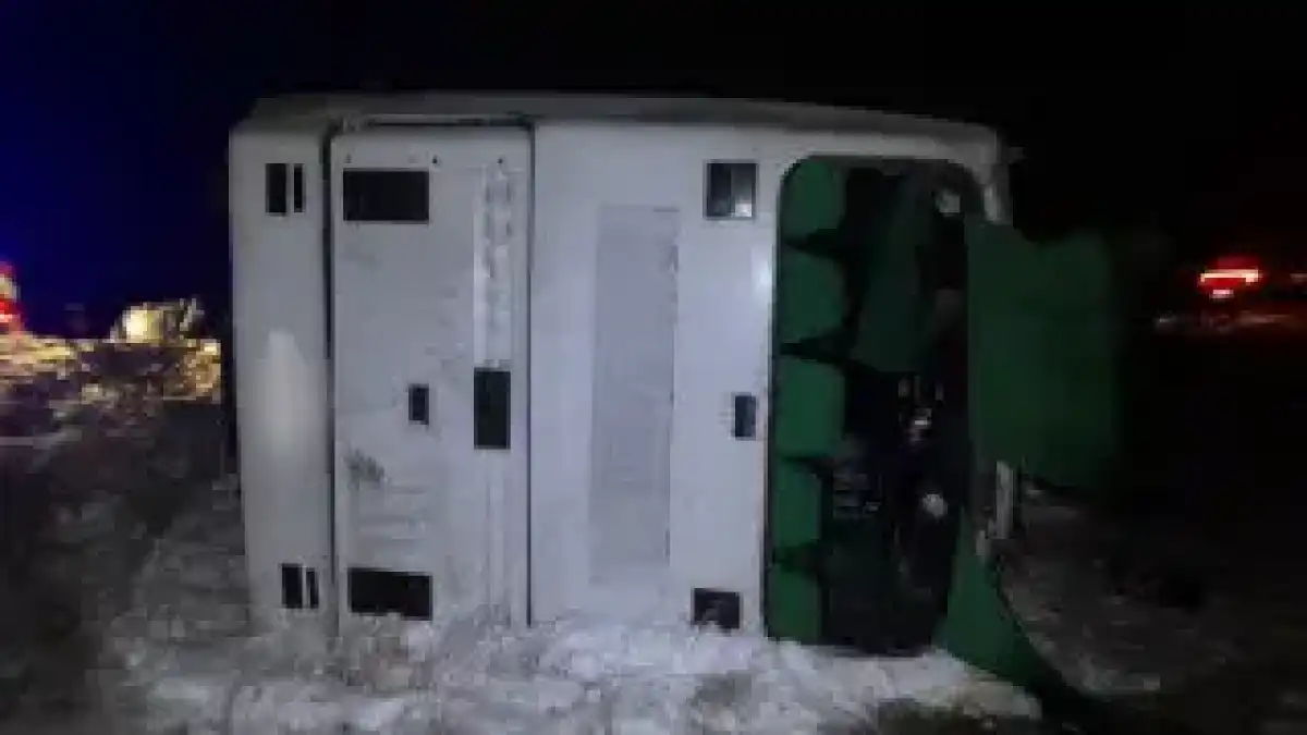 Маршрут ужаса: автобус с пассажирами слетел с дороги — смерть и травмы