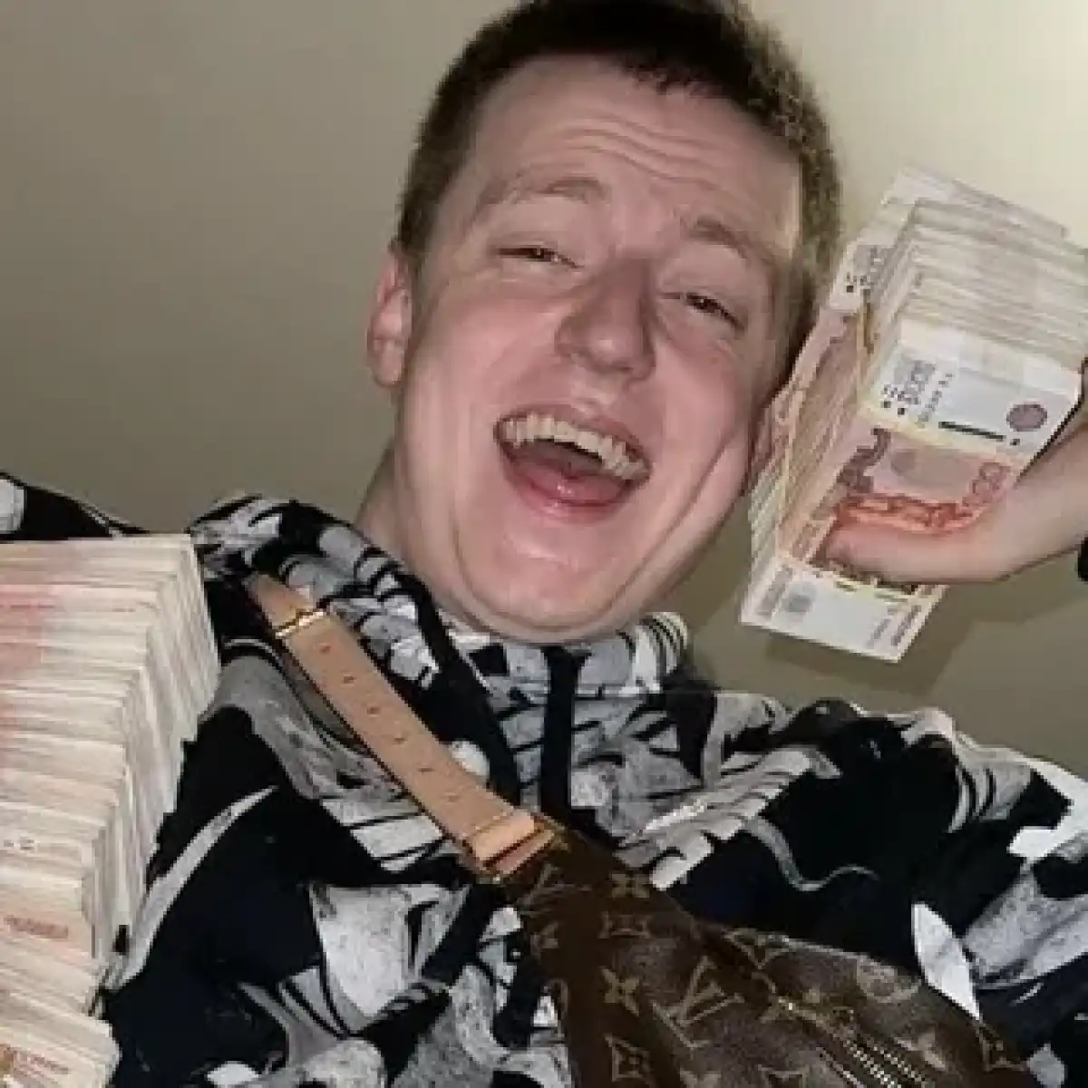 Стримера Mellstroy объявили в розыск в Казахстане