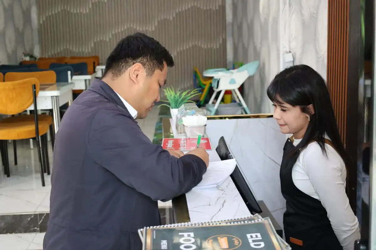 Незаконные вывески под прицелом: в Туркестане приводят в порядок облик города