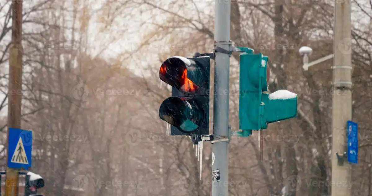Новые правила на дорогах: кому можно мигалки