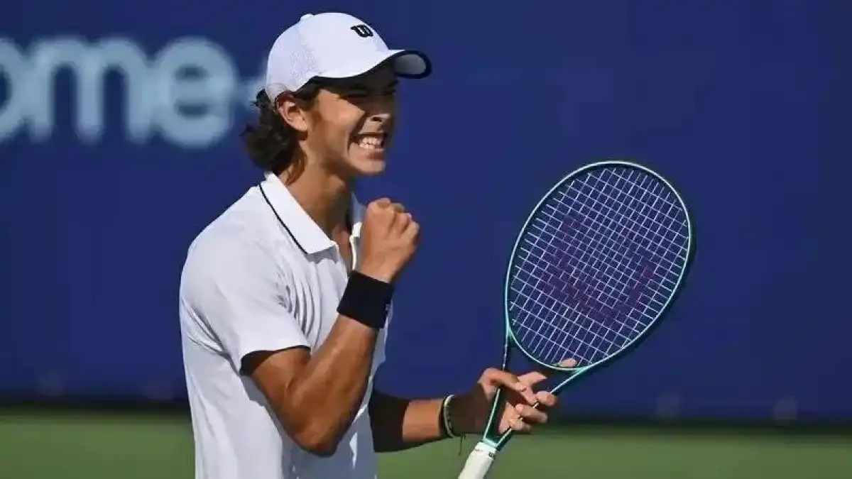 18-летний Амир Омарханов одержал впечатляющую победу