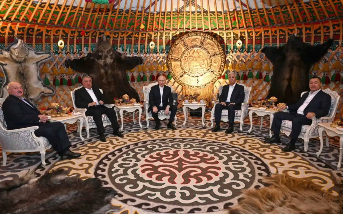 В Кыргызстане Путина встретили в юрте