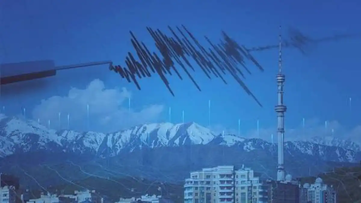 В Алматы проходит массовая эвакуация, в разных частях города включены сирены.