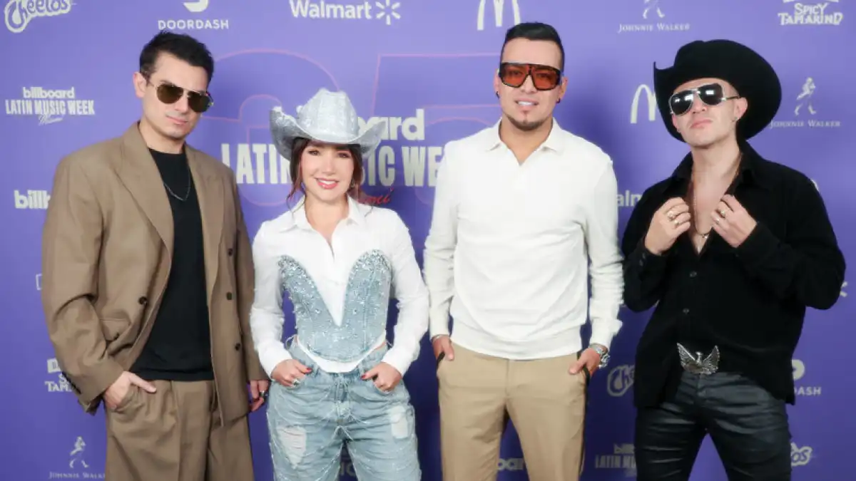 Смерть на борту самолёта: погиб известный певец и его музыканты