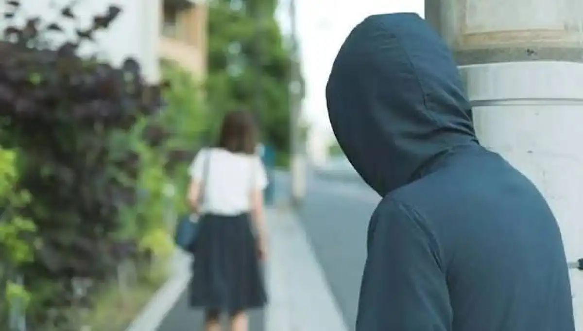 Сталкинг в Казахстане признали уголовным преступлением: защитит ли новый закон жертв на практике