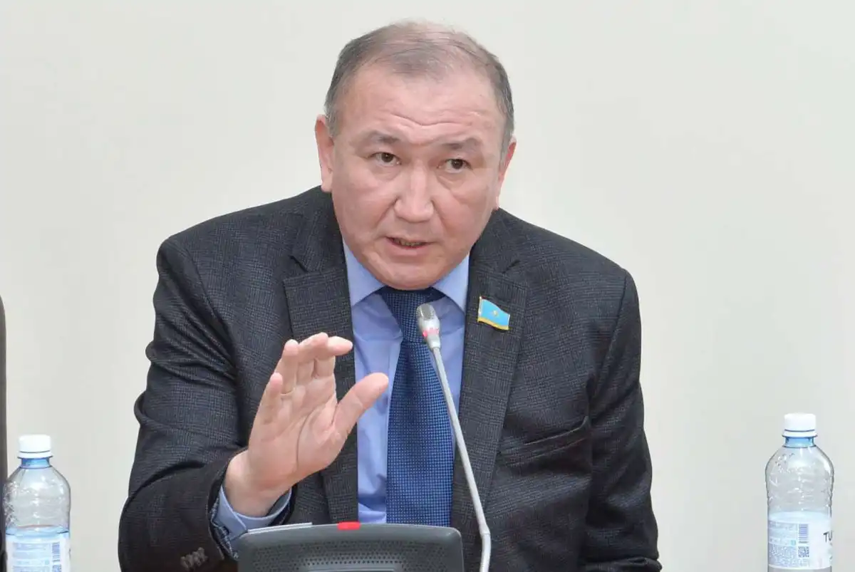 В Казахстане предложили усилить контроль за финансированием политических партий