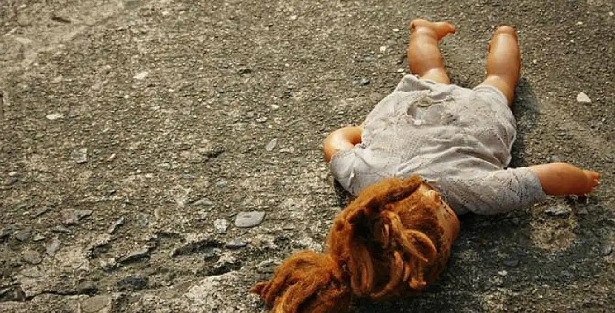 В Жамбылской области женщина выбросила двоих малолетних детей с пятого этажа