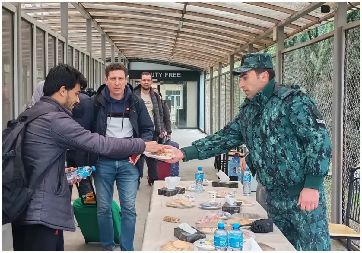 Через Азербайджан из Ирана эвакуировано более 600 человек