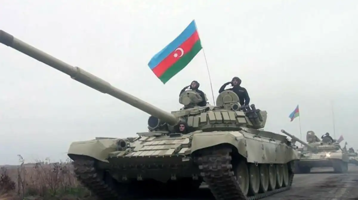 Азербайджан стягивает войска к границе с Ираном