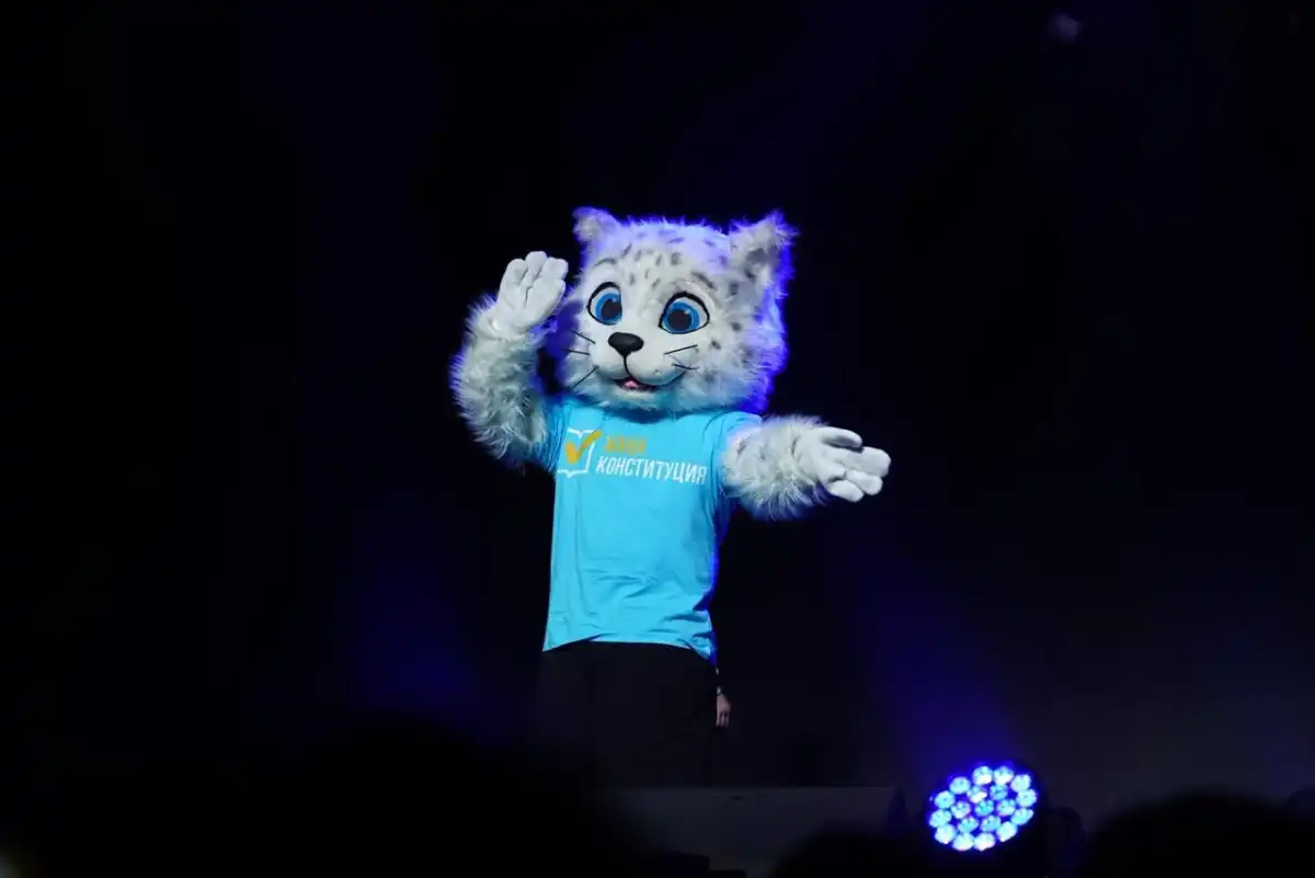 Голос будущего: робот Темірбек и барс Әділет призвали молодежь Алматы на референдум