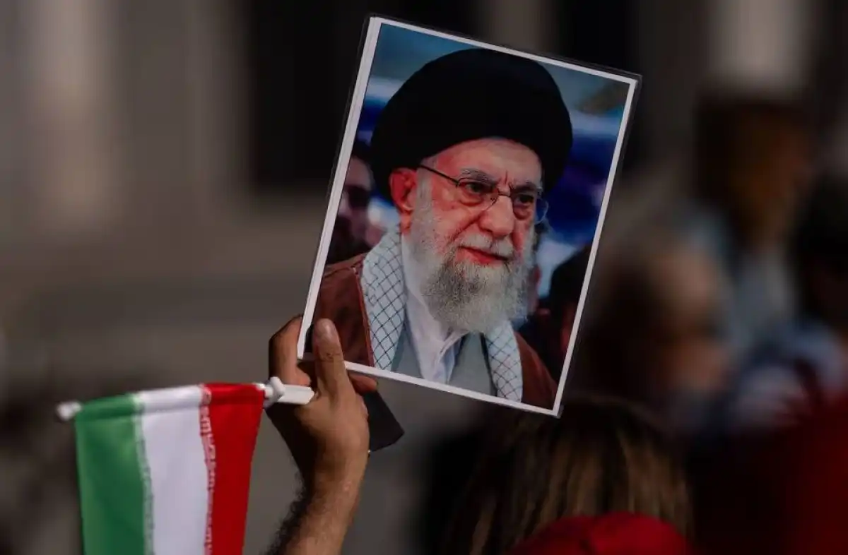 В Иране хотят провести выборы верховного лидера после гибели Хаменеи