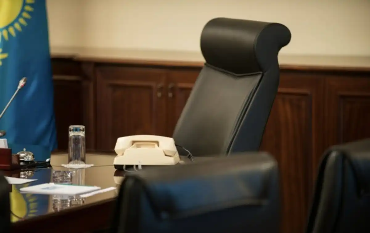 Потребление наркотиков и вождение в нетрезвом виде признают дискредитацией госслужбы