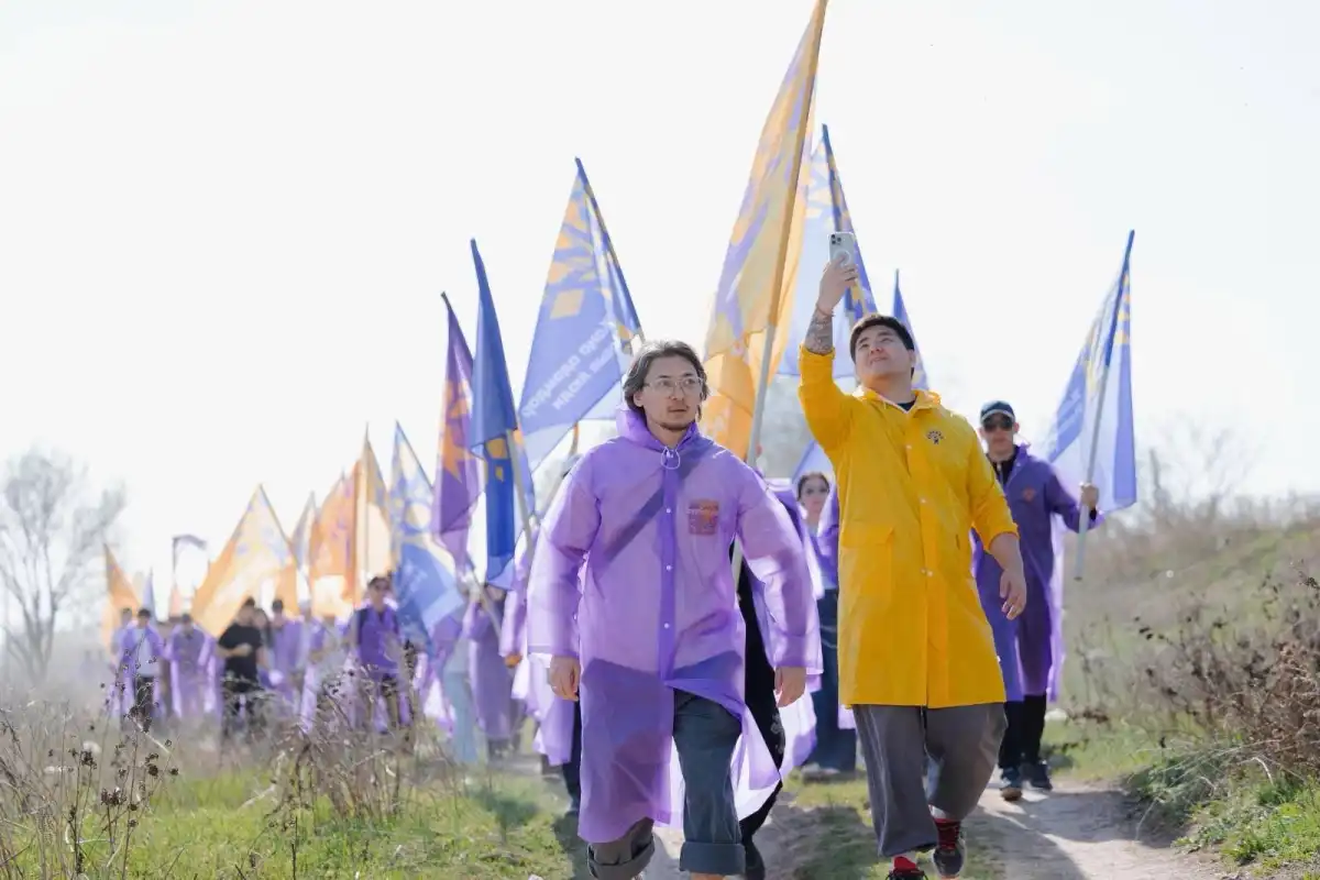 Музыка, люди и экология: 1000 активистов вышли на уборку в Алматы