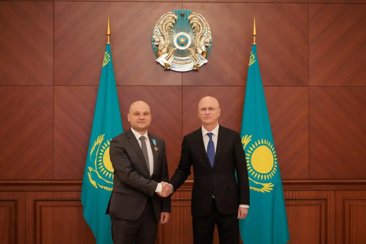 Участников эвакуации из Ближнего Востока наградили в Казахстане