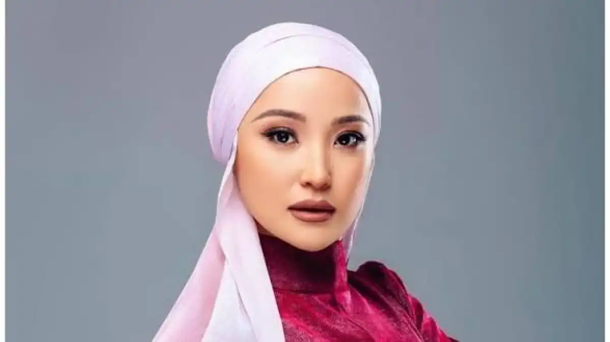 Продюсер Баян Алагузова вновь оказалась в центре внимания после резкого высказывания в адрес певицы Молдир Ауелбекова.