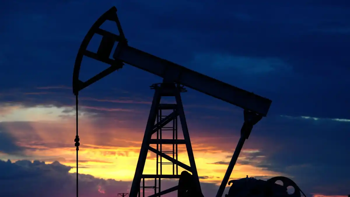 Цена нефти Brent снизилась до $76,46 за баррель