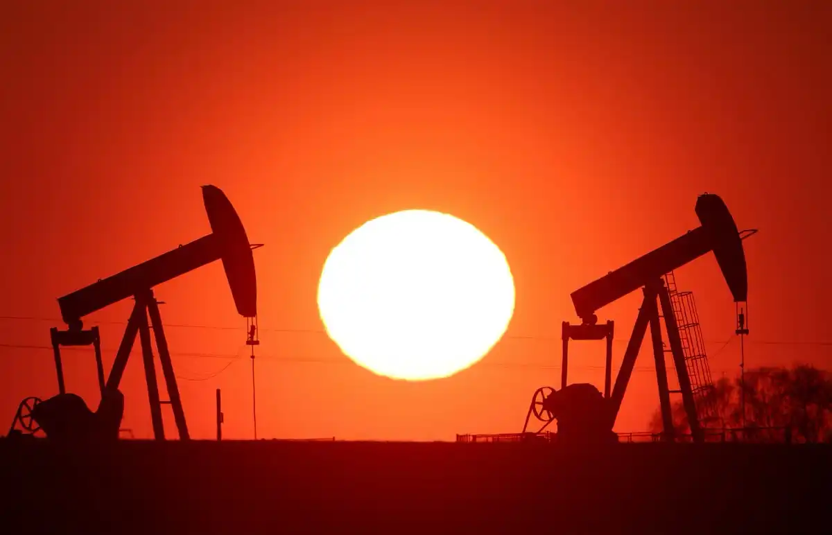 Цена на нефть упала более чем на 3%